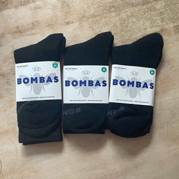 *PRICE FIRM* Lot of 3 NWT Pairs of Bombas Socks black size medium - Picture 1 of 3